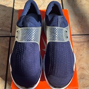 DS Men’s Nike Sock dart size 13